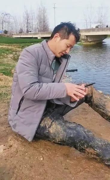 【情感】河南小伙跳河连救2人,体力不支留下遗言,被救女子一把抓住他说……(组图) - 2