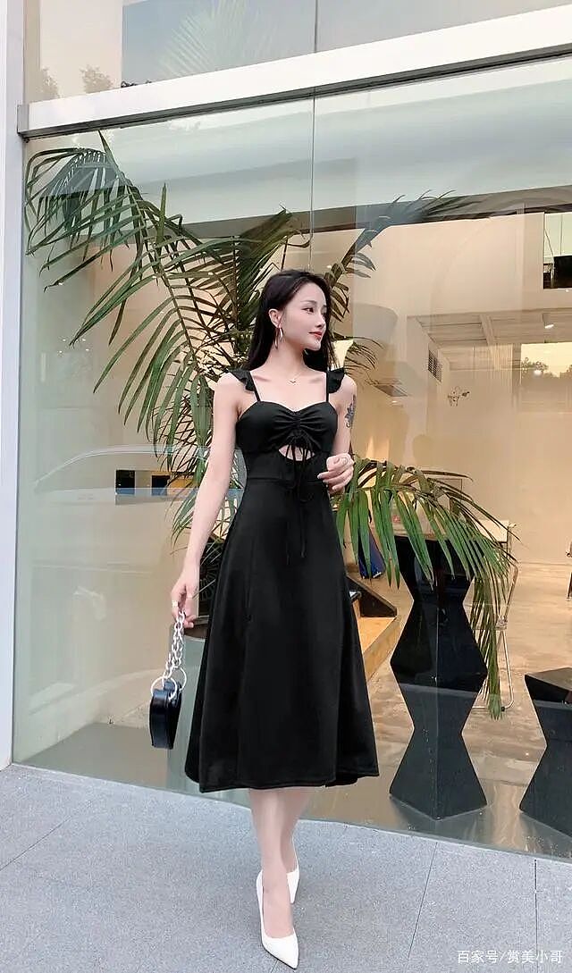 【美女】气质高雅，黑色镂空连衣裙（组图） - 1