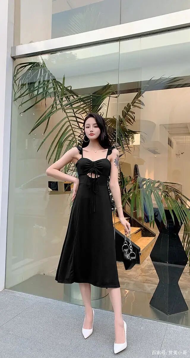 【美女】气质高雅，黑色镂空连衣裙（组图） - 3