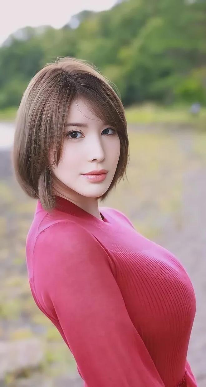 【美女】短发女神，童颜巨胸，完美身材，太诱人了，谁看了都要发疯（组图） - 11