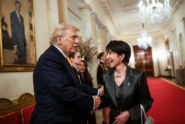 高市早苗白宫会特朗普卑躬屈膝态度遭狠批！中国外交部表态（组图） - 4