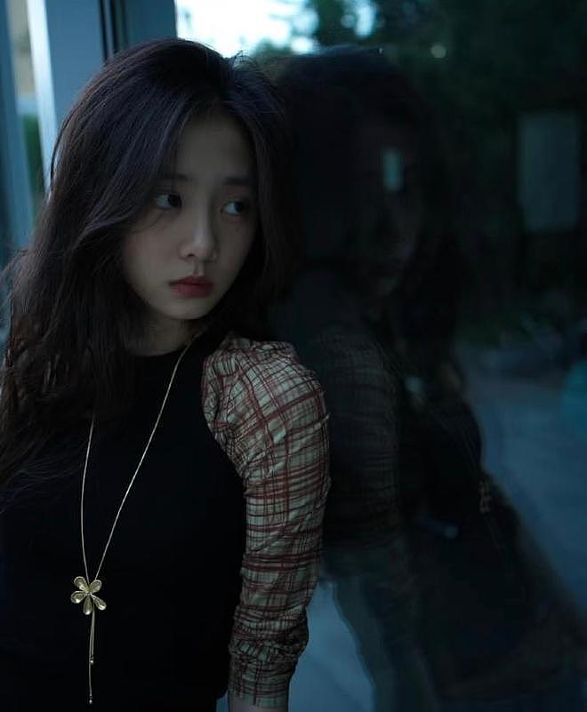黄多多海边比基尼，不再是淑女形象，20岁脸很小，又瘦又美（组图） - 6