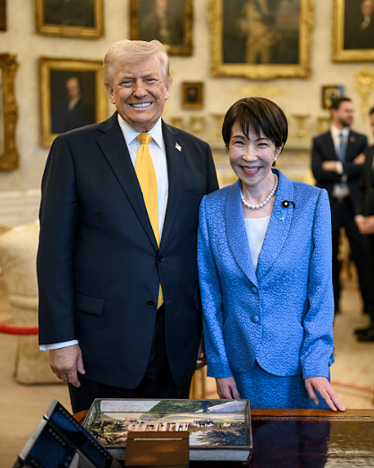 高市早苗白宫会特朗普卑躬屈膝态度遭狠批！中国外交部表态（组图） - 9