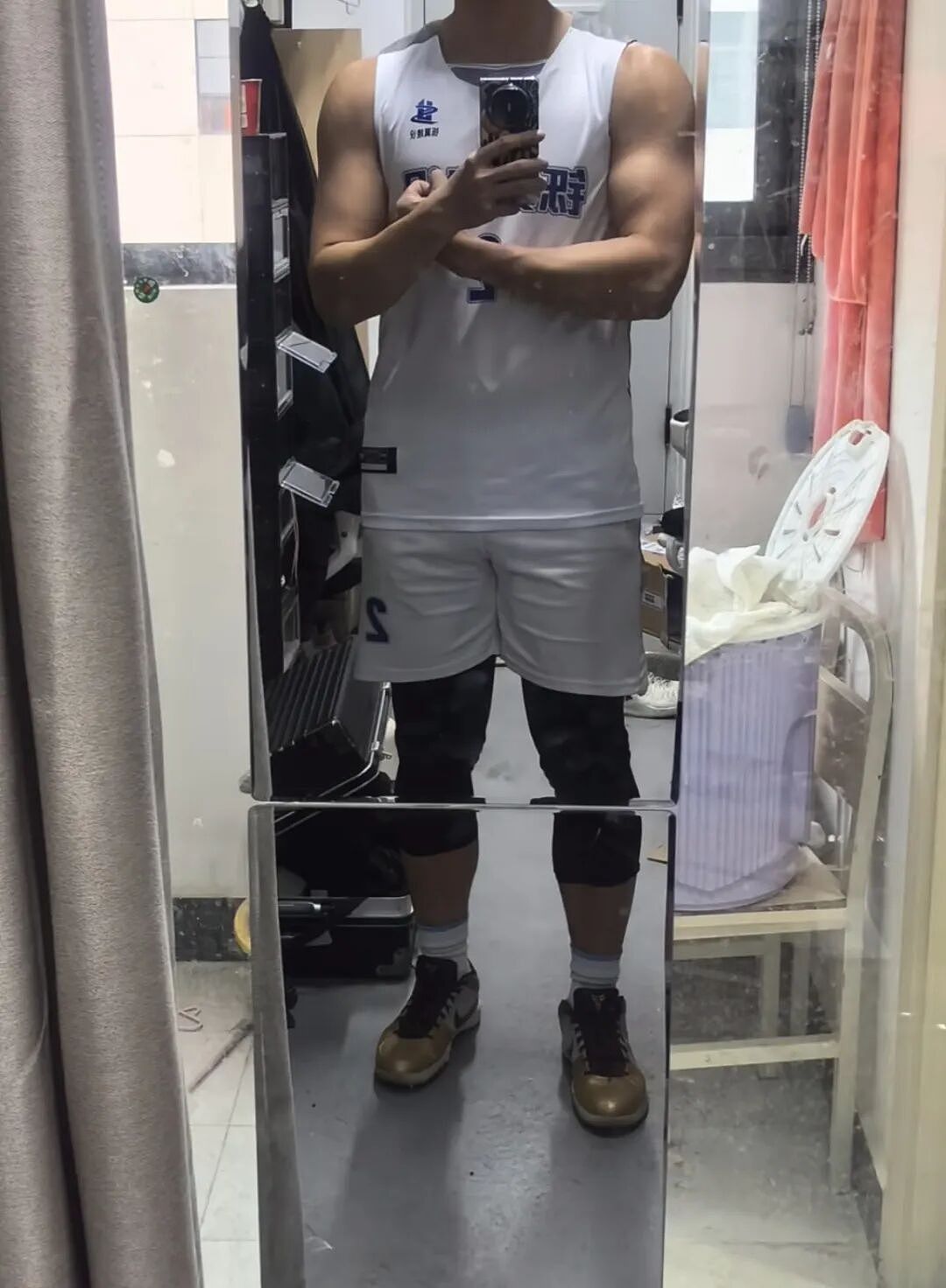 【帅哥】189黑皮壮汉体育生,古铜色的肌肉让无数男粉沸腾...(组图) - 8