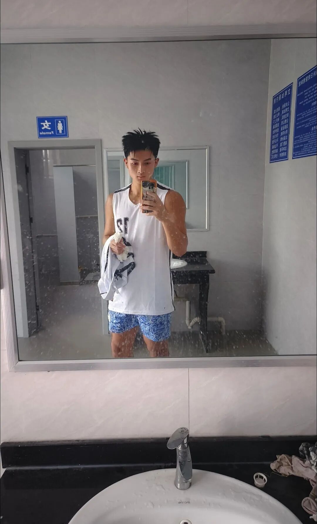【帅哥】189黑皮壮汉体育生,古铜色的肌肉让无数男粉沸腾...(组图) - 6