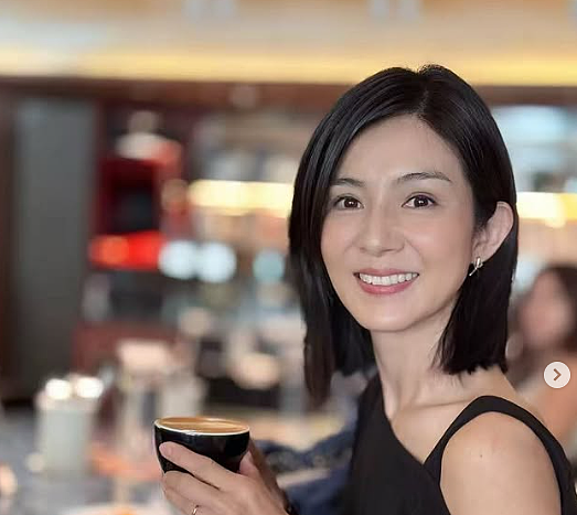 51岁杨采妮近照曝光！带双胞胎游澳洲“冻龄少女感”全网惊呆（组图） - 3