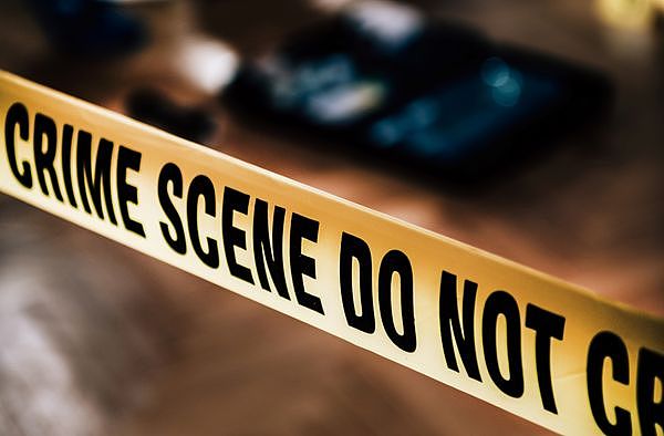 澳女坠19层高楼“砸中路人”当场身亡！30岁男楼下抽烟命危送医（组图） - 1