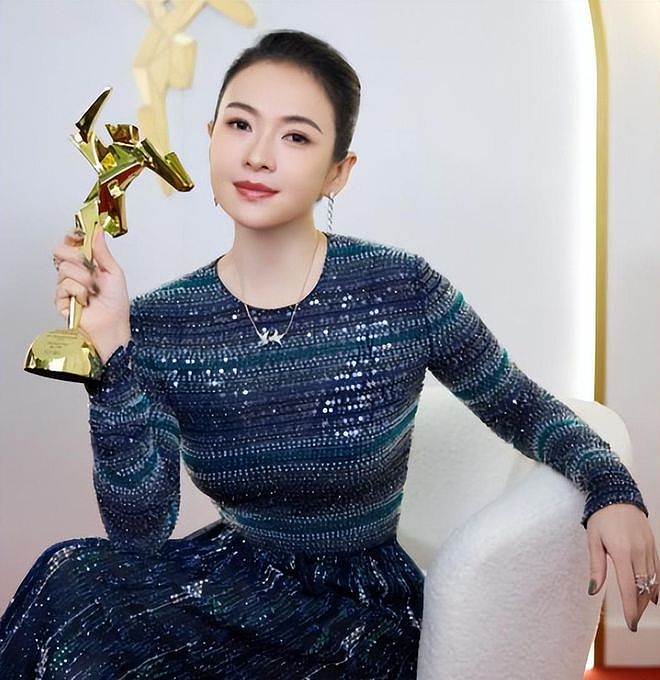 离婚仅2年，46岁章子怡再迎三大喜讯，让汪峰和内娱“刮目相看”（组图） - 5