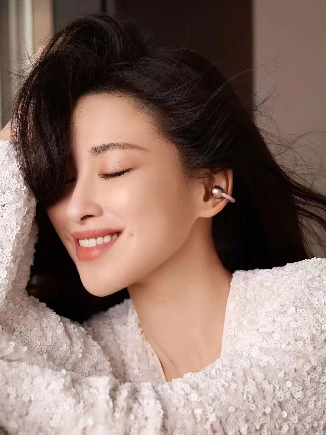 朱珠又美出圈了！电子配饰太吸睛！（组图） - 4