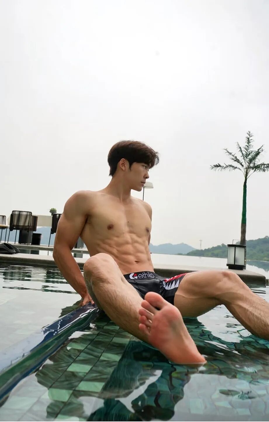 【帅哥】胸肌腹肌,全部要 !(组图) - 8