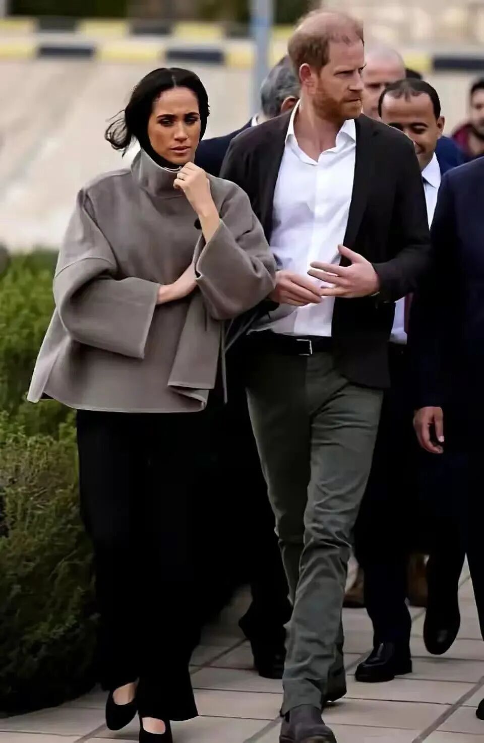 炸锅!哈里梅根婚变疑云再升级!女强男弱早已埋下婚变隐患!如今真爱终究败给“钱途”(组图) - 2