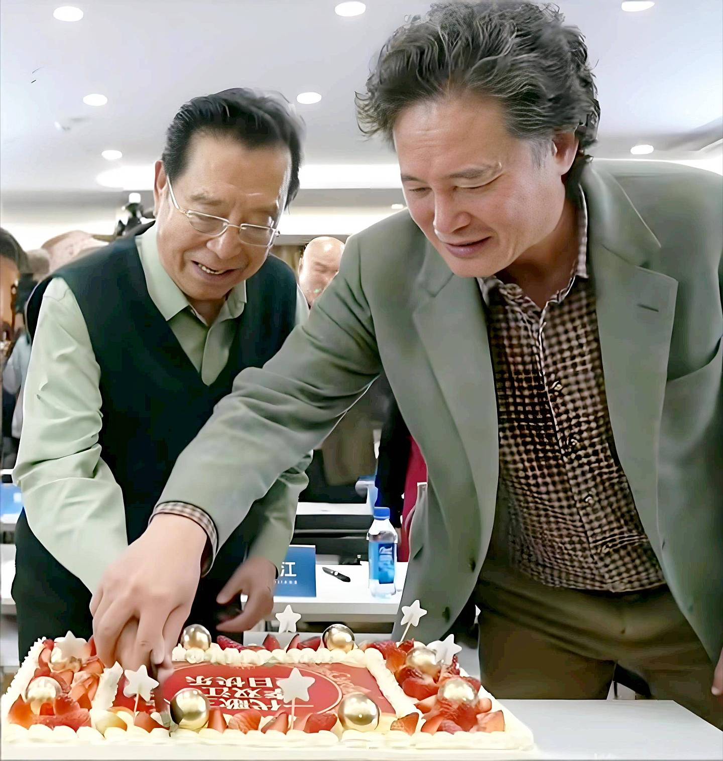 李双江过87岁生日!妻子、儿子都没在身边,离婚的传言又起(组图) - 5