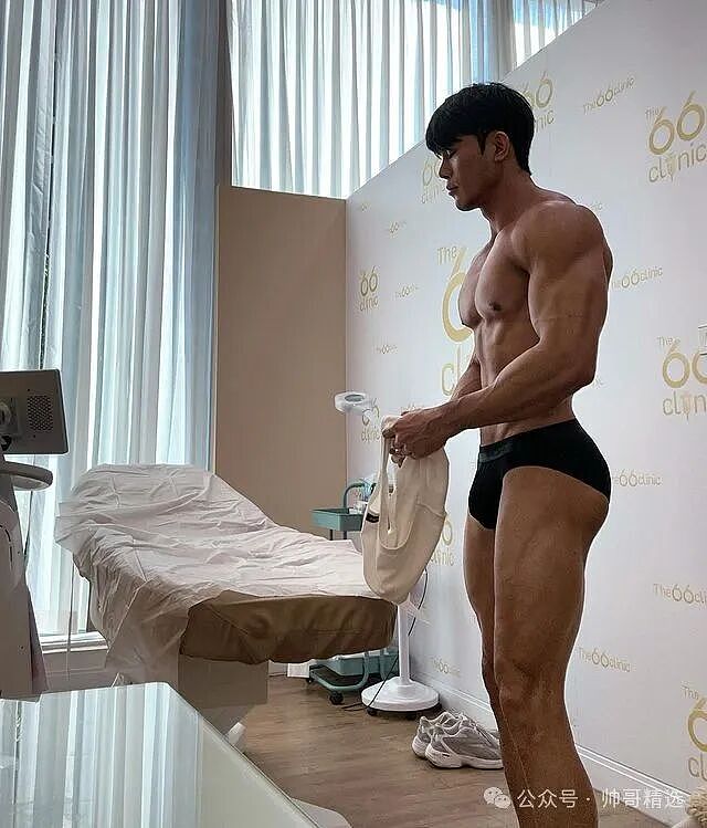 【帅哥】超爱穿性感泳裤的大胸肌粗筋翘臀帅哥狼狗，每一张荷尔蒙超浓（组图） - 10