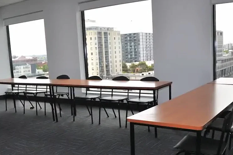 突发!墨尔本CBD一所私校被直接“摘牌”,54名中国留学生被迫紧急转学!(组图) - 5