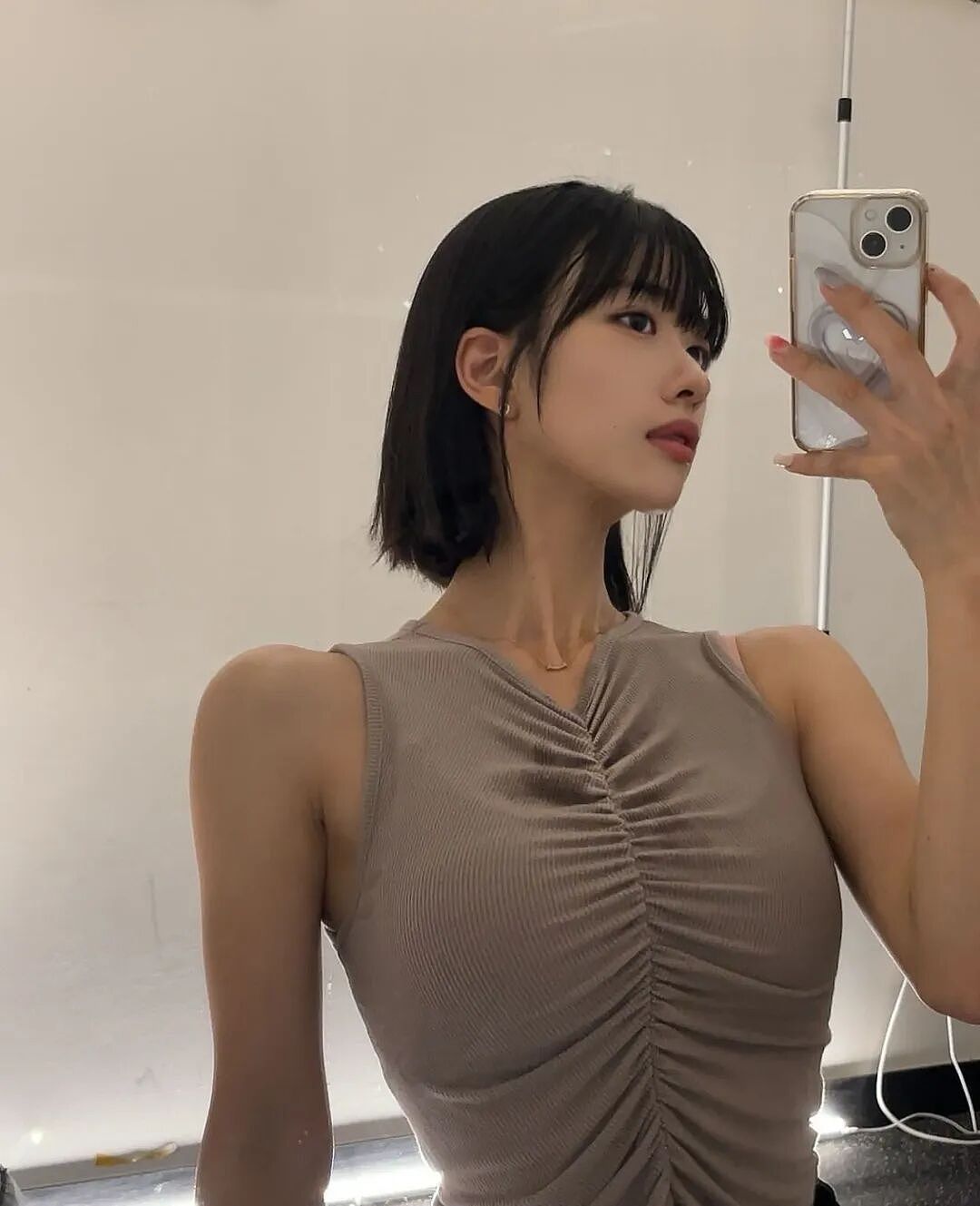 【美女】短发飒！韩国健身女神香汗微湿，这身材谁顶得住（组图） - 12