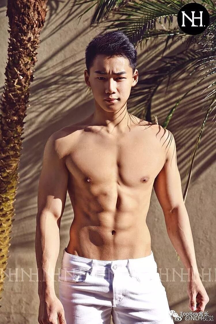 【帅哥】几组健身房教练的性感写真，爆屏的大胸肌还有呼呼欲出的大包（组图） - 13