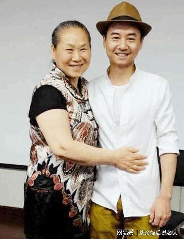 【情感】58岁北漂出道，70岁成“百亿票房奶奶”，如今比儿子还红（组图） - 21