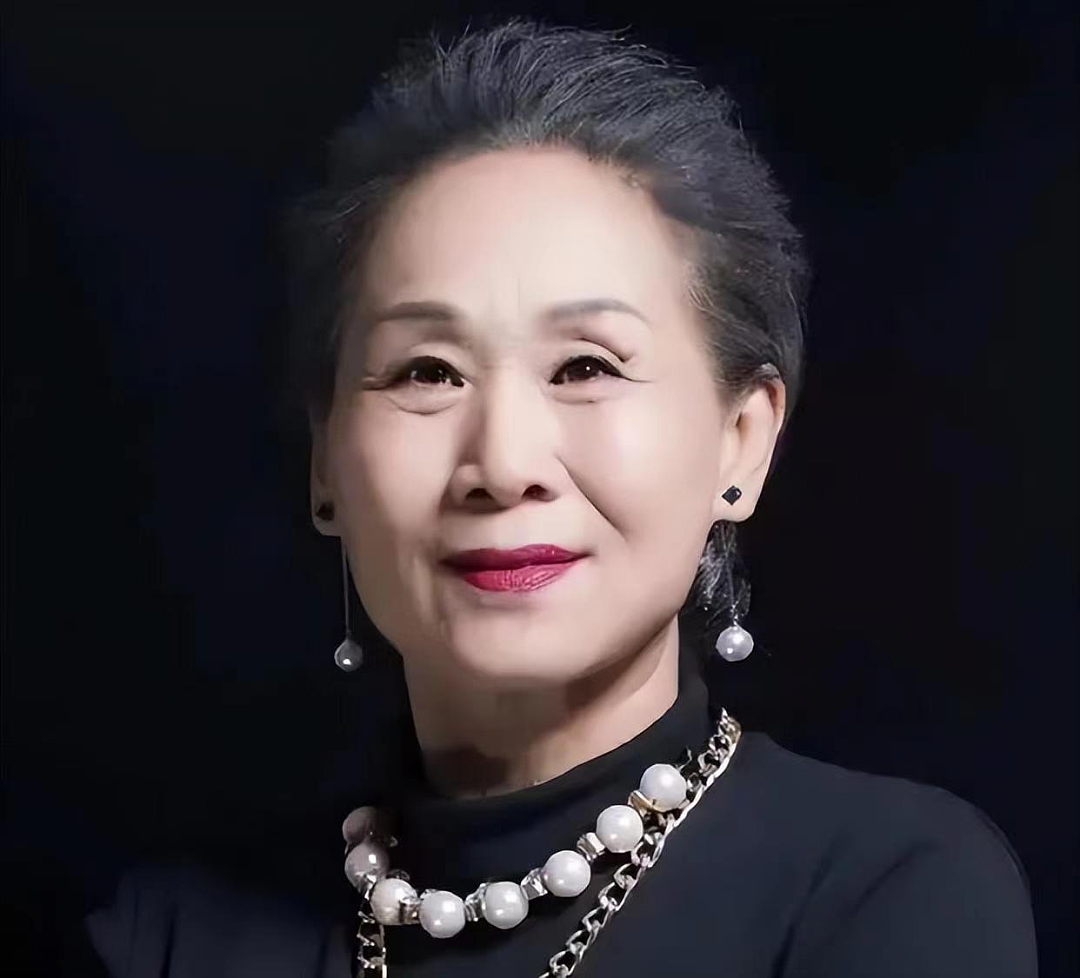 【情感】58岁北漂出道，70岁成“百亿票房奶奶”，如今比儿子还红（组图） - 1