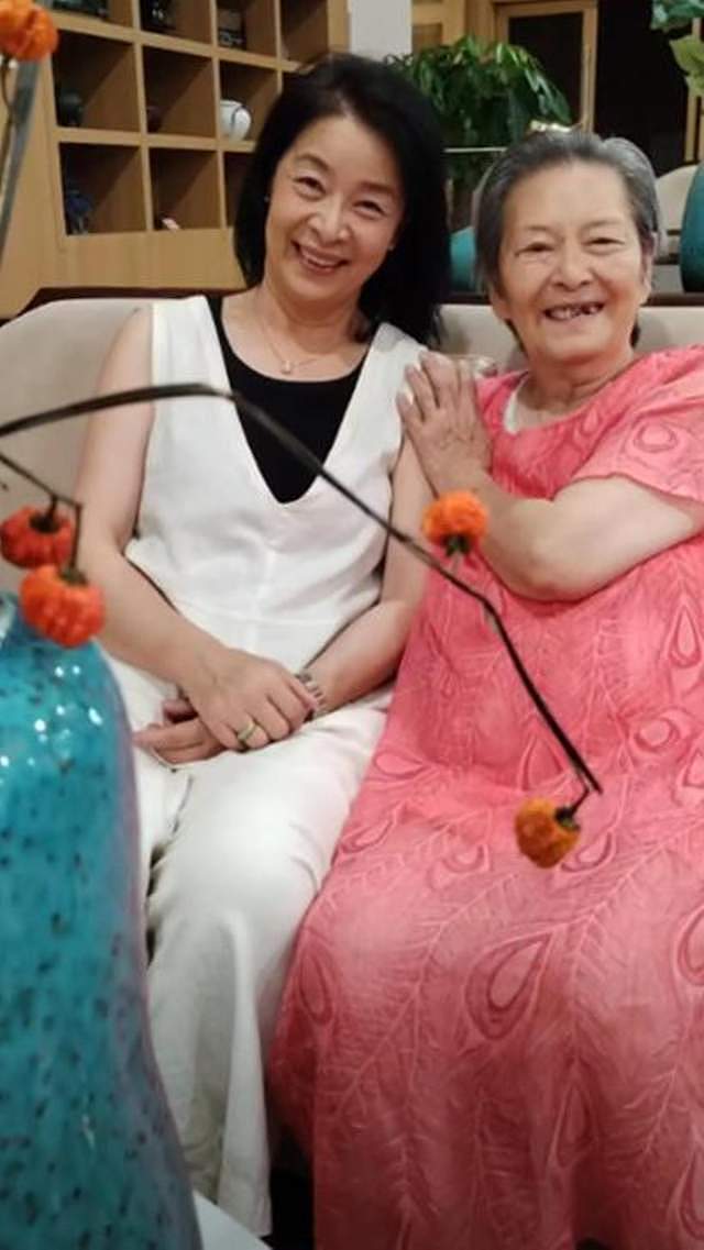 67岁顾艳宣布儿子结婚,晒儿子儿媳照片,谈婆媳相处被夸好婆婆(组图) - 8