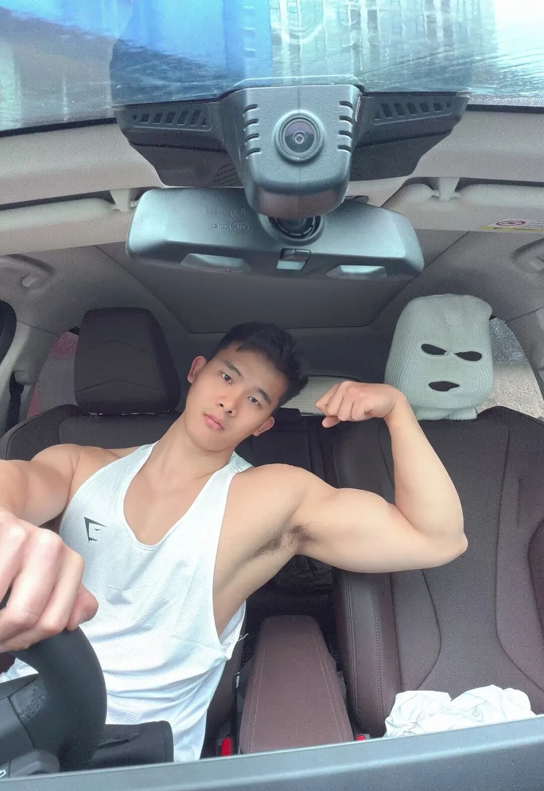 青岛189粗腿糙汉猛男被金主采访?这吃的也太好了....(组图) - 2