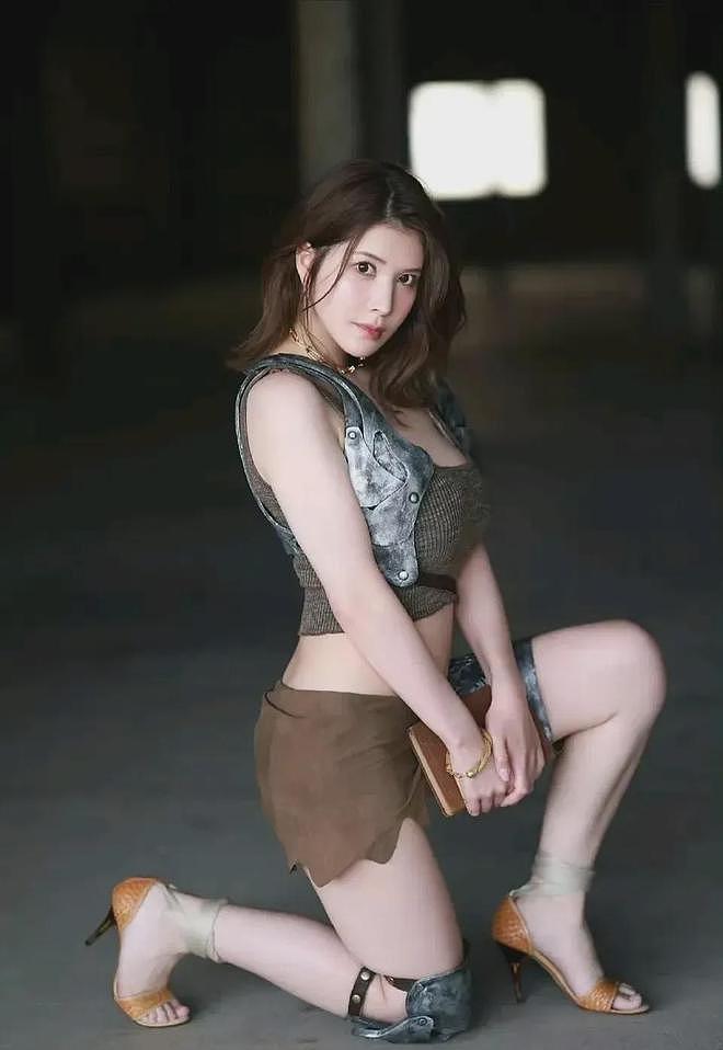 短发女神，童颜巨胸，完美身材，太诱人了，谁看了都要发疯（组图） - 2