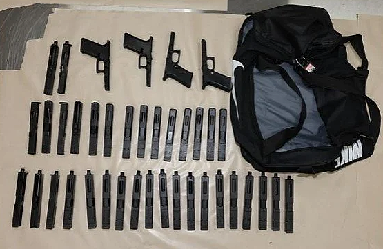 昆州警方在冲浪者天堂缴获34支3D打印手枪（组图） - 2