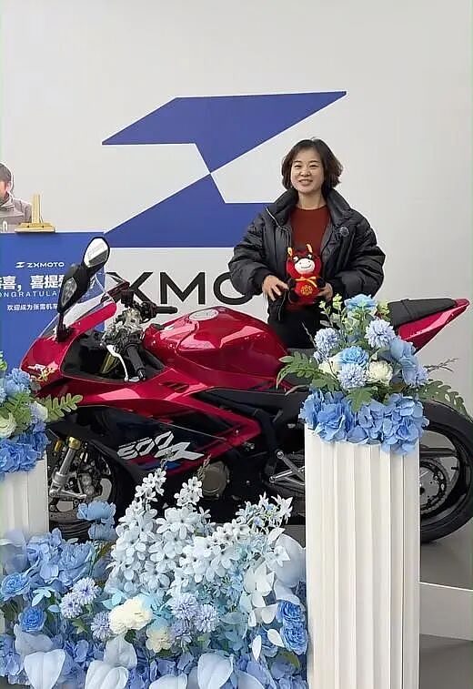 张雪一战封神背后,妻子从最穷时跟他白手起家,25年一个敢闯一个敢陪!(组图) - 24