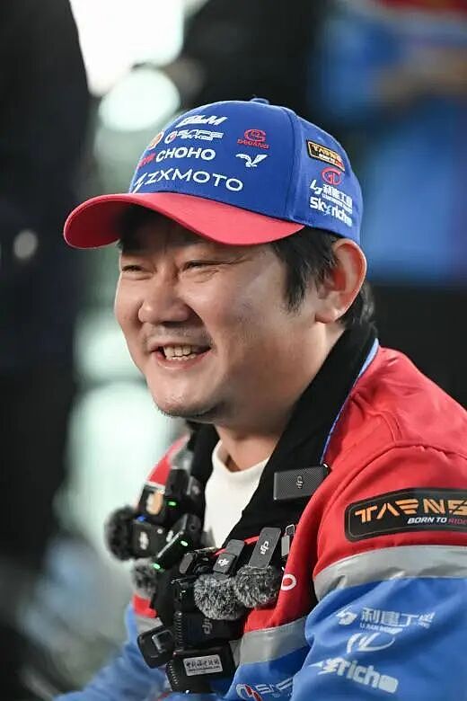 张雪一战封神背后,妻子从最穷时跟他白手起家,25年一个敢闯一个敢陪!(组图) - 7