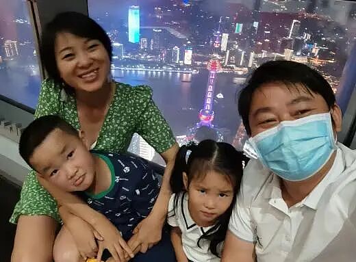 张雪一战封神背后,妻子从最穷时跟他白手起家,25年一个敢闯一个敢陪!(组图) - 19