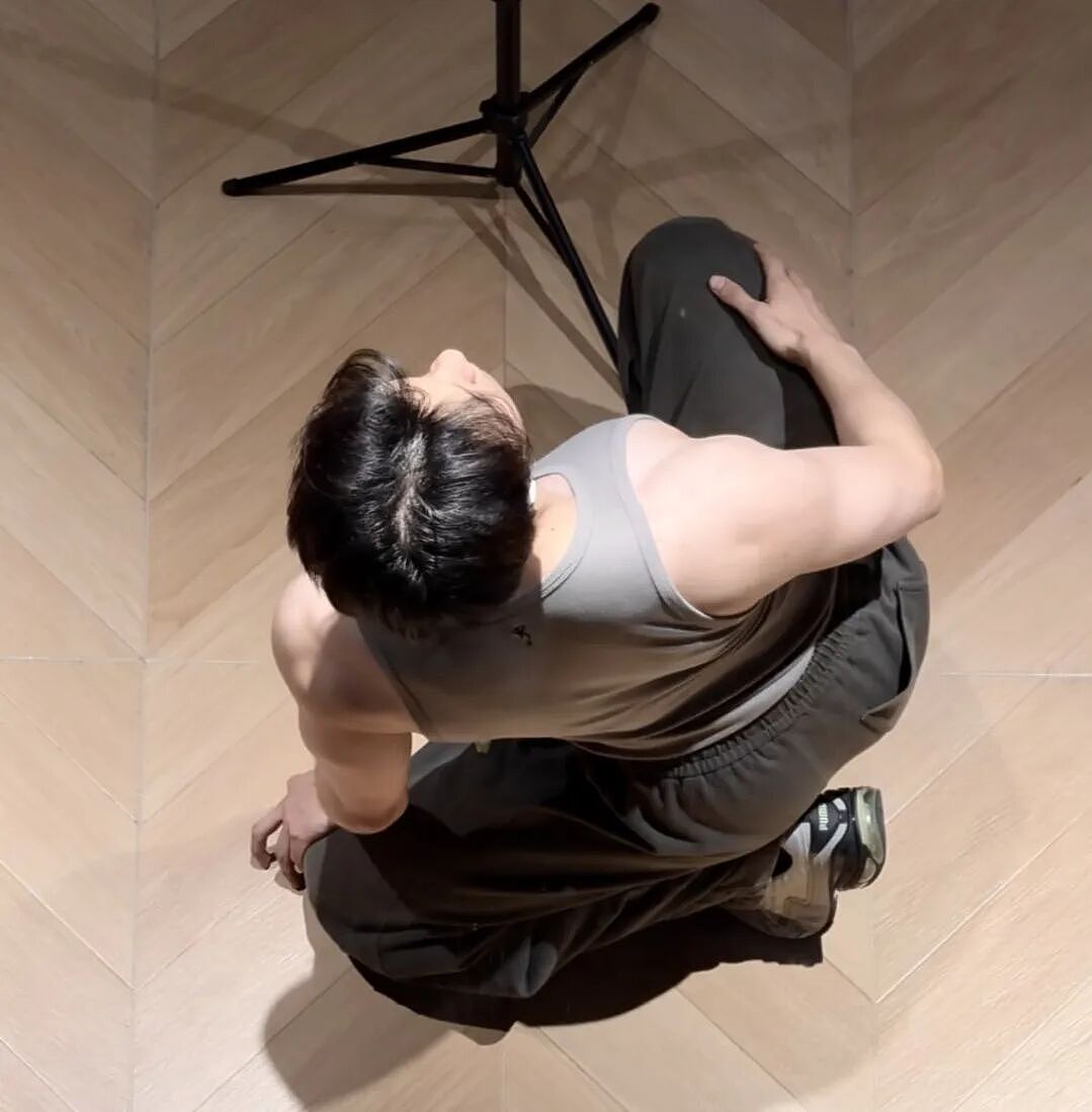 189白皮脂包肌大胸猛男大秀翘臀!极品胸肌超性感...(组图) - 1