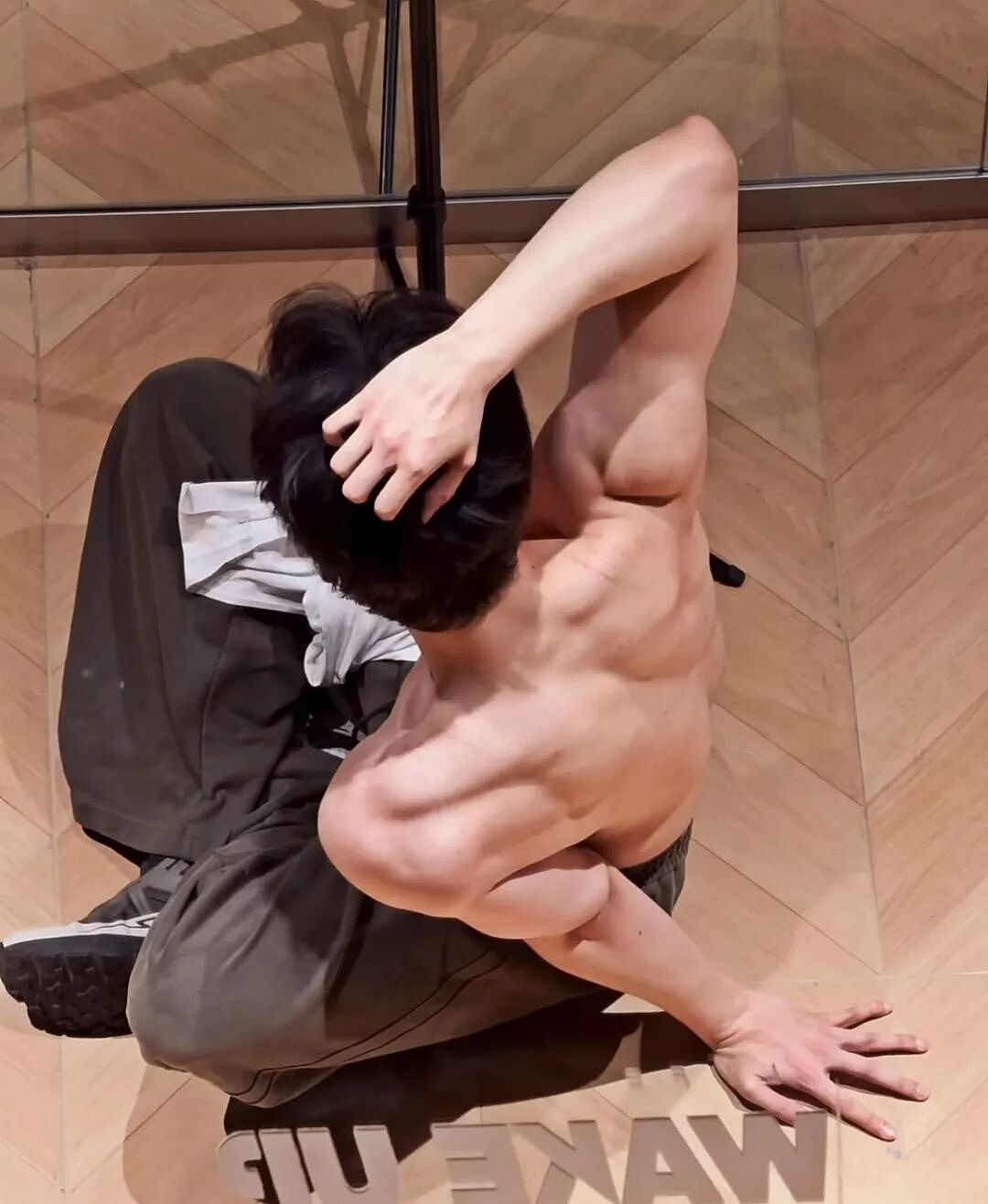 189白皮脂包肌大胸猛男大秀翘臀!极品胸肌超性感...(组图) - 8