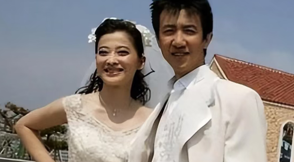梅婷养他6年,李小冉为他流产2次!转头娶了小15岁娇妻,他凭什么?(组图) - 2