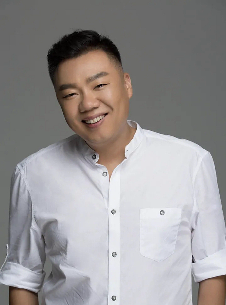 “李大嘴终于娶了佟湘玉！”戏里戏外都是暖男，和妻子蜗居45平小屋也幸福（组图） - 22
