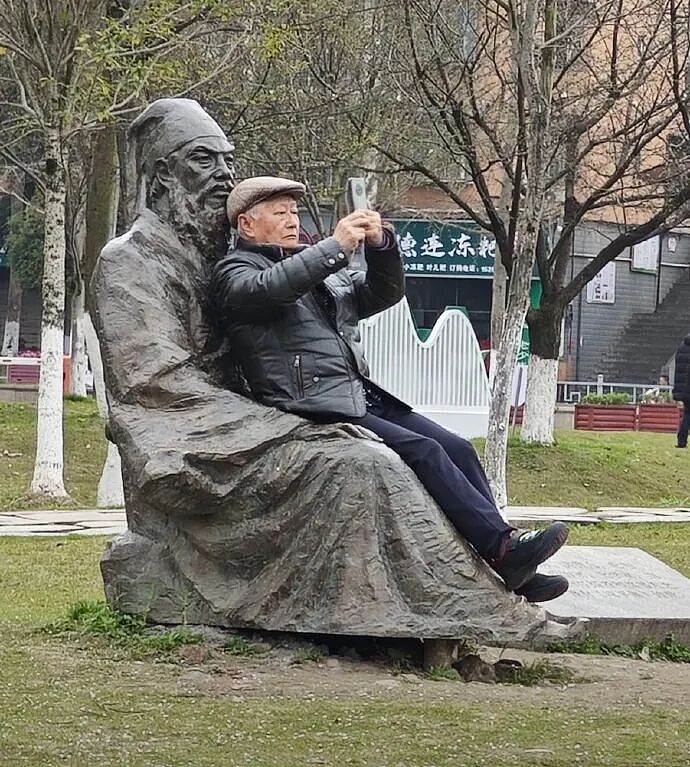 不小心看到领导和女同事亲嘴，会被开除吗？网友傻眼：白得5w块是什么操作？（组图） - 35