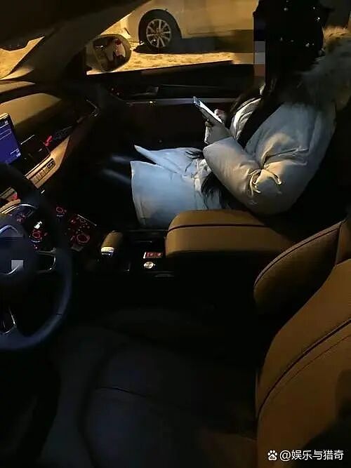 妻子怀疑丈夫出轨深夜趴车尾跟踪,现场视频被拍后警方出手了(组图) - 11