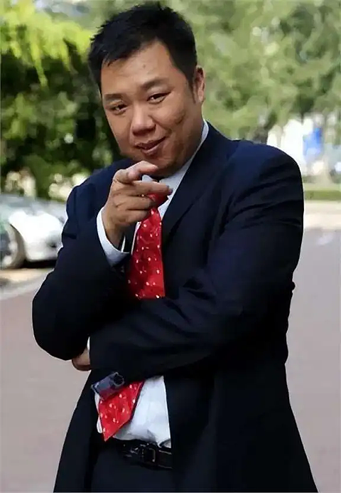 “李大嘴终于娶了佟湘玉！”戏里戏外都是暖男，和妻子蜗居45平小屋也幸福（组图） - 10