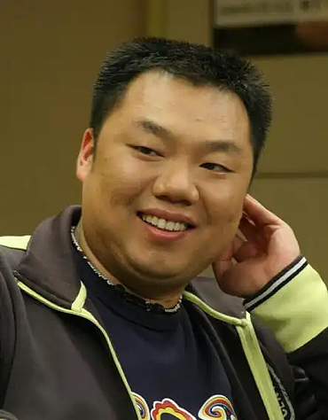 “李大嘴终于娶了佟湘玉！”戏里戏外都是暖男，和妻子蜗居45平小屋也幸福（组图） - 16