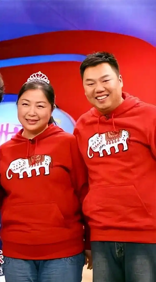 “李大嘴终于娶了佟湘玉！”戏里戏外都是暖男，和妻子蜗居45平小屋也幸福（组图） - 11