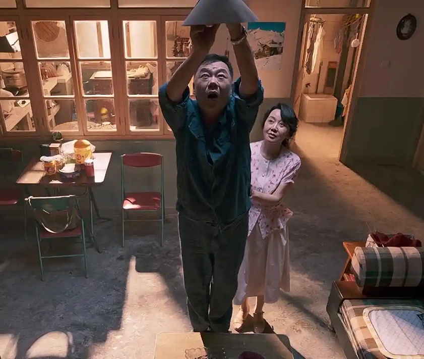 “李大嘴终于娶了佟湘玉！”戏里戏外都是暖男，和妻子蜗居45平小屋也幸福（组图） - 3