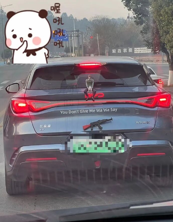 不小心看到领导和女同事亲嘴，会被开除吗？网友傻眼：白得5w块是什么操作？（组图） - 33
