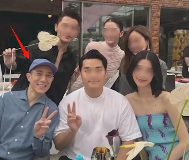 成龙跟儿子罕见同框，43岁房祖名被曝生病，戴帽子掩盖病情（组图） - 11