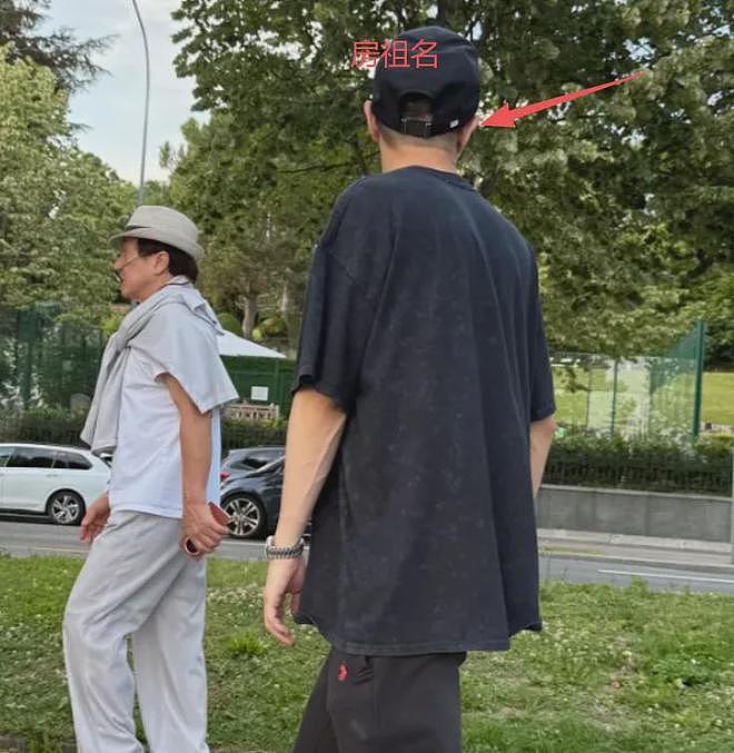 成龙跟儿子罕见同框，43岁房祖名被曝生病，戴帽子掩盖病情（组图） - 14