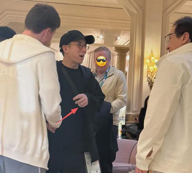 成龙跟儿子罕见同框，43岁房祖名被曝生病，戴帽子掩盖病情（组图） - 6