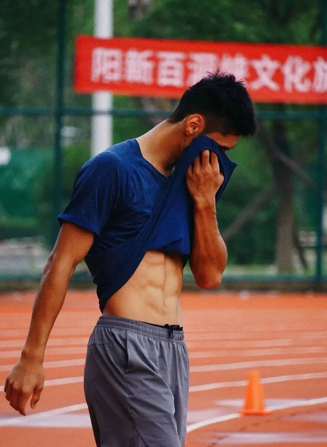 【帅哥】05后华侨大学男大体育生爆红出圈！实力炸裂，荷尔蒙直接拉满（组图） - 5