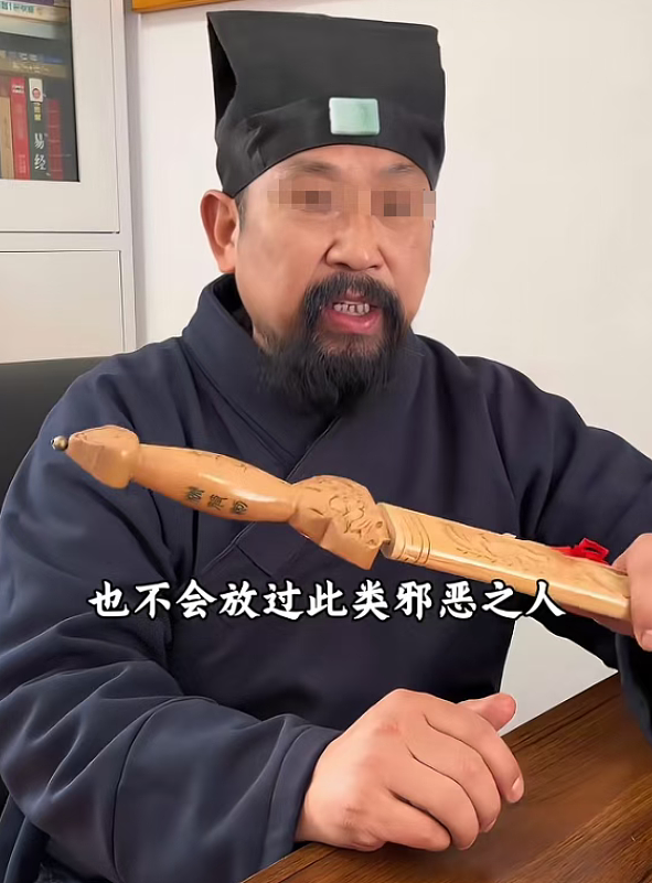 黑丝擦边女晒图称道士要买穿过的丝袜,道士发视频撕X结局反转了(视频/组图) - 9