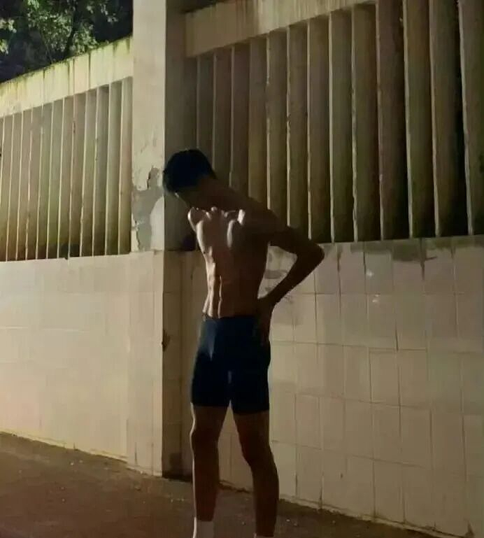 【帅哥】05后华侨大学男大体育生爆红出圈！实力炸裂，荷尔蒙直接拉满（组图） - 9
