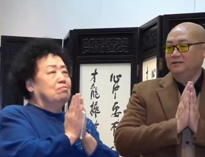 陈丽华告别仪式，马德华掩面哭泣，朱军白岩松胸前戴白花悼念（组图） - 17