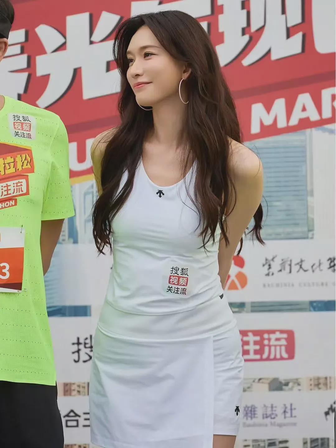 【美女】51岁林志玲跑马拉松，身材火辣状态超好，网友：被美晕了（组图） - 1