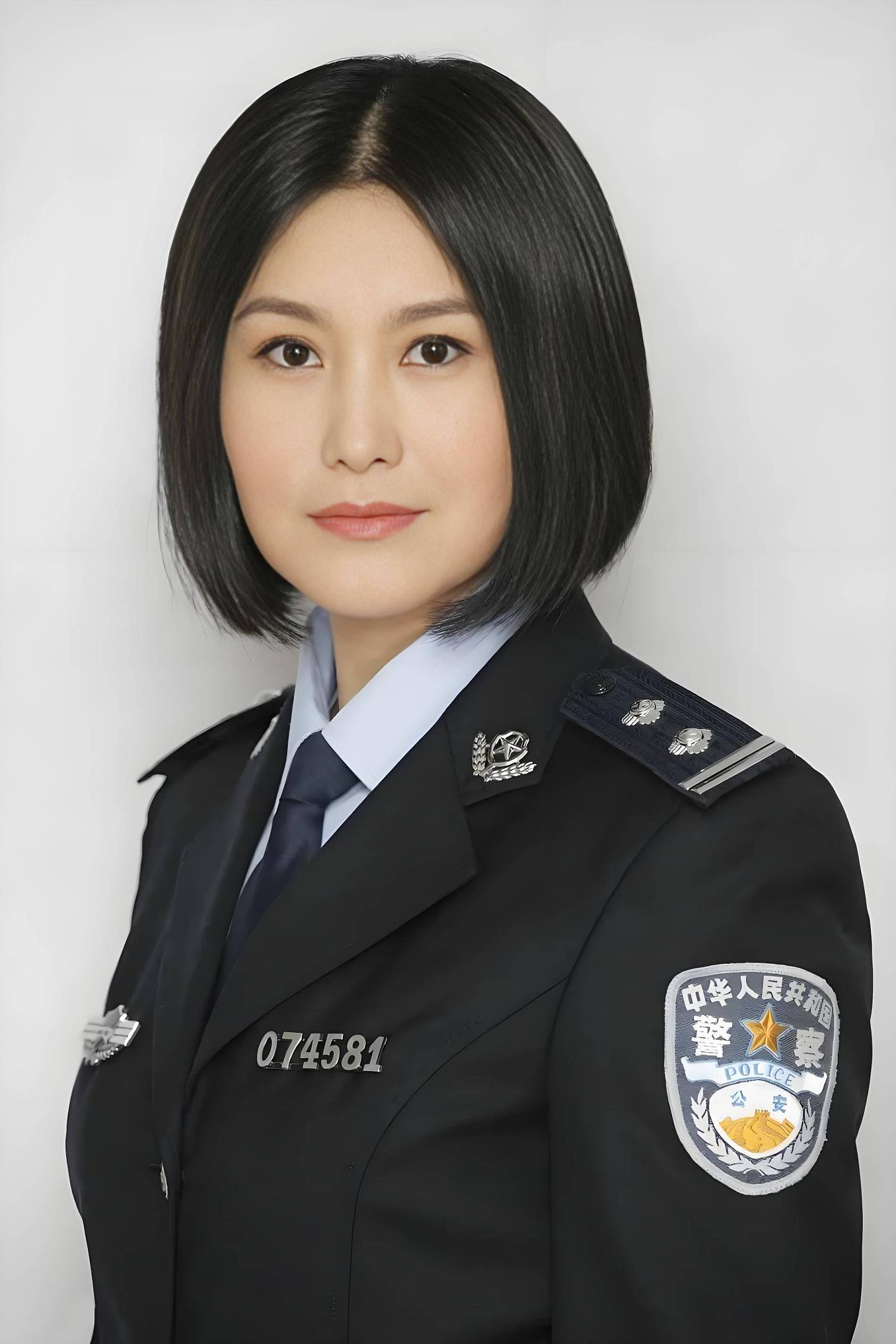 女星王茜给导演男友扫墓！挚爱离世12年，58岁的她至今单身（组图） - 4