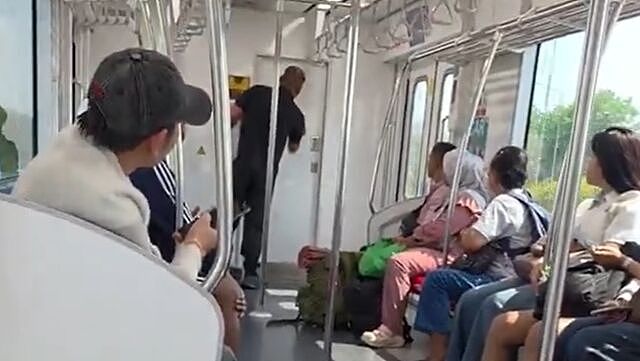 泰捷运驾驶室狂传凄厉女声!尖叫回荡车厢,乘客敲门无人应(视频/图) - 1